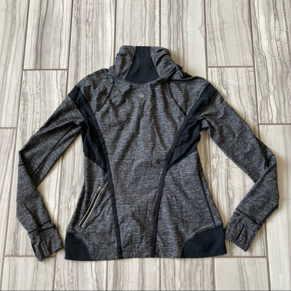 Lululemon 1/2 zip pullover. EUC like new - Picture 4 of 5